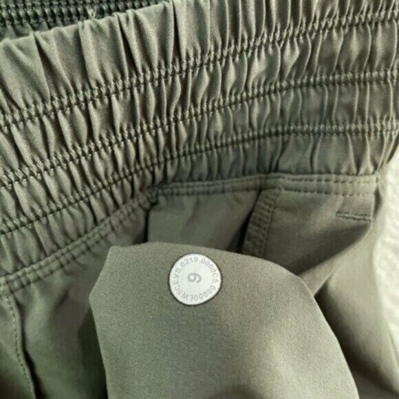 Lululemon  Mid Rise Travel Joggers Green Preppy Neutral Weekend Lounge Active - Picture 6 of 9